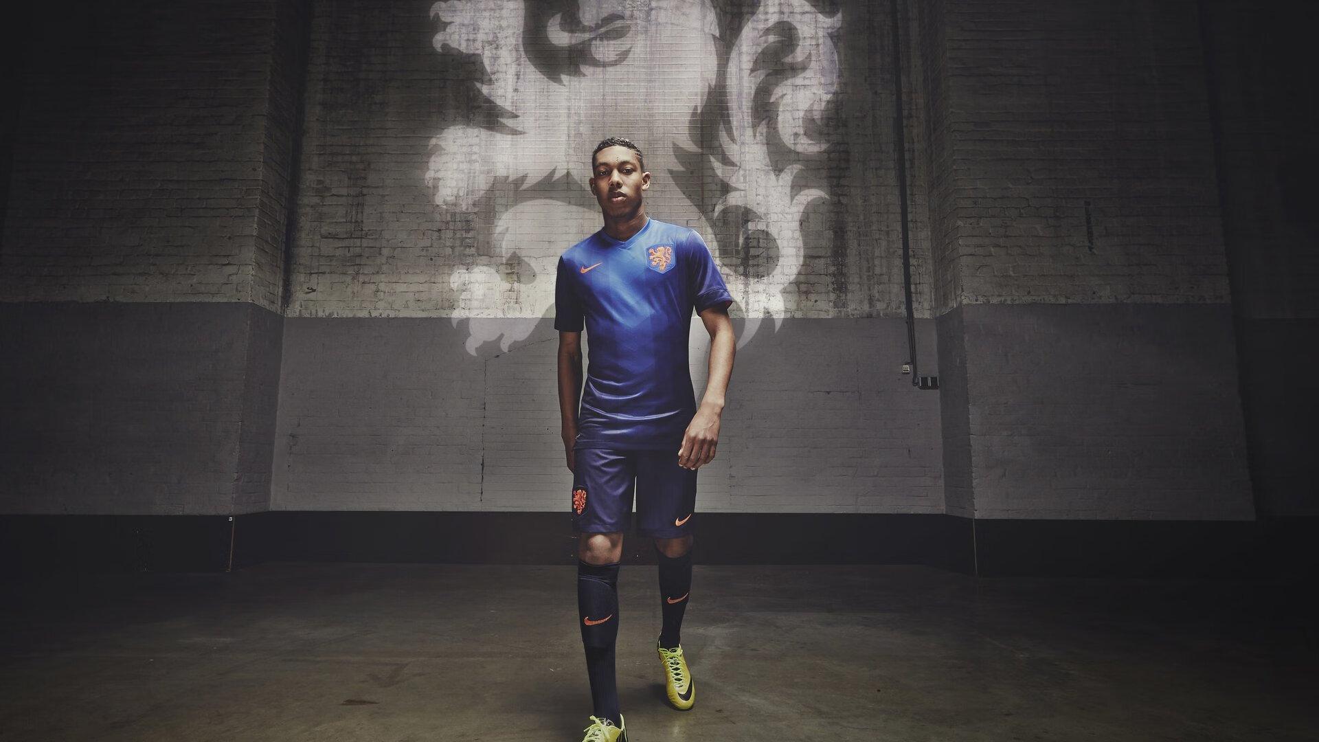 美体育节目主持人质疑布朗尼缺席东契奇发布会,是特权还是失职?