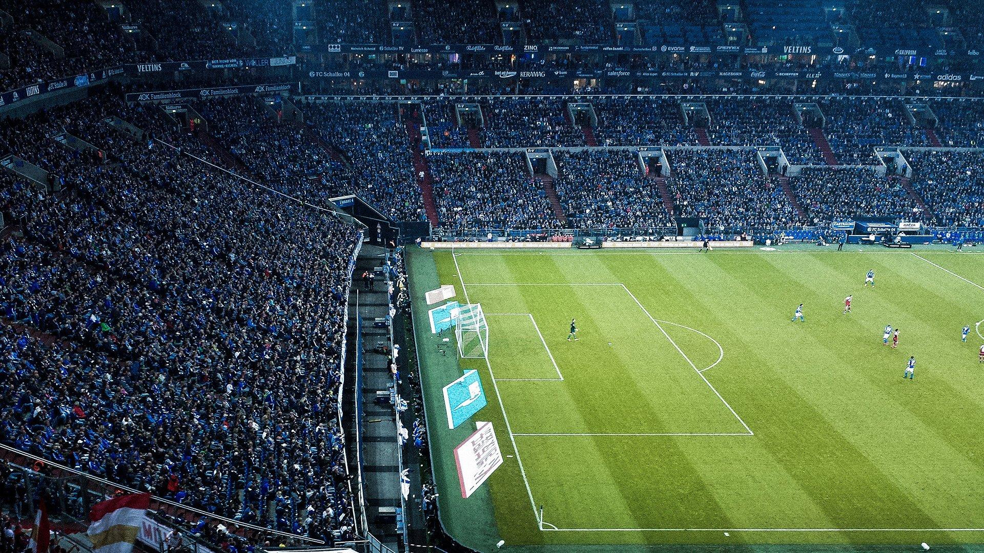 国安锋将张玉宁因无球肘击遭重罚 停赛3场罚款3万引爆舆论风波