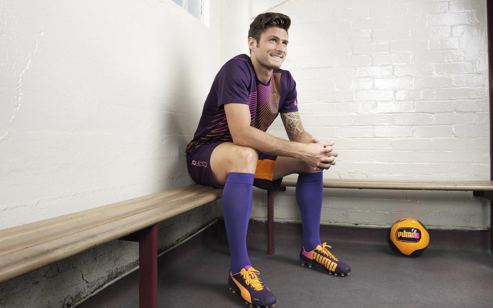 夜读，英媒批评中超金元足球为盲目模仿，沙特模式引发全球足球反思